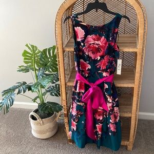 NWT Eliza J Dress Size 4 Floral Design